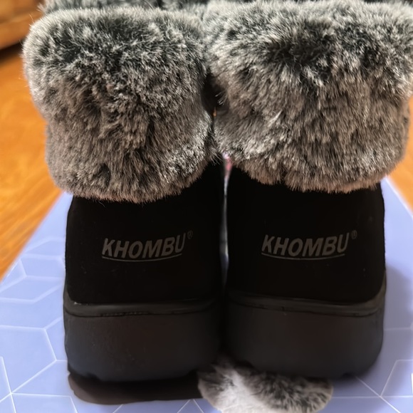Khombu Women's Jessica Ankle Boots - Picture 6 of 9
